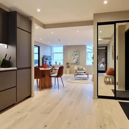 Brand New & High-end 3 Bedrooms 2 Bathrooms 別荘 *