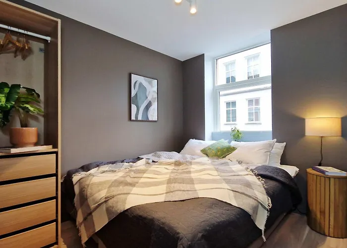 Brand New & High-end 3 Bedrooms 2 Bathrooms