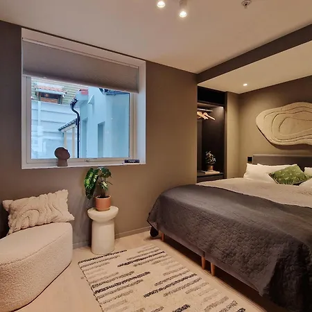 度假居 Brand New & High-end 3 Bedrooms 2 Bathrooms *