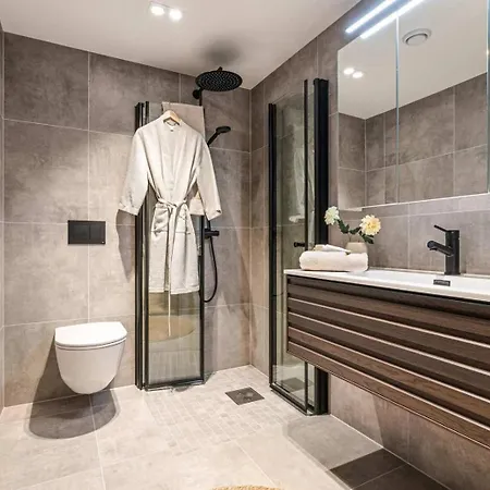 度假居 Brand New & High-end 3 Bedrooms 2 Bathrooms *