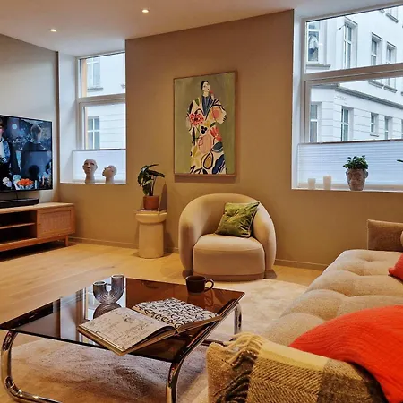 Brand New & High-end 3 Bedrooms 2 Bathrooms 卑爾根