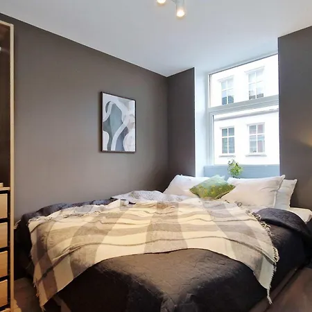 Brand New & High-end 3 Bedrooms 2 Bathrooms