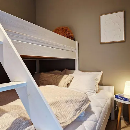 Brand New & High-end 3 Bedrooms 2 Bathrooms 度假居 *