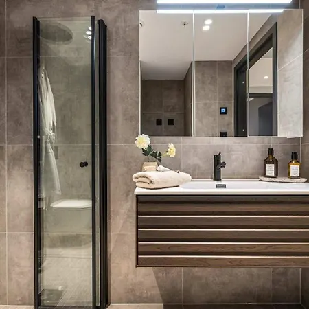 度假居 Brand New & High-end 3 Bedrooms 2 Bathrooms *