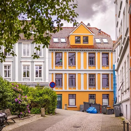 Brand New & High-end 3 Bedrooms 2 Bathrooms 度假居 卑爾根