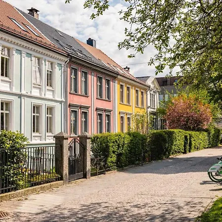 Brand New & High-end 3 Bedrooms 2 Bathrooms 度假居