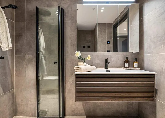 Vakantiehuis Brand New & High-end 3 Bedrooms 2 Bathrooms *