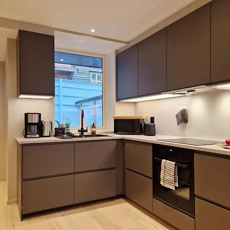 Brand New & High-end 3 Bedrooms 2 Bathrooms * Берген