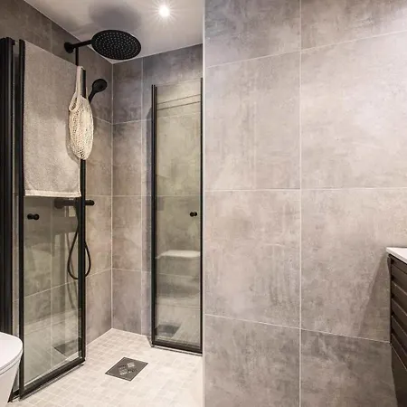 Будинок відпочинку Brand New & High-end 3 Bedrooms 2 Bathrooms Берген