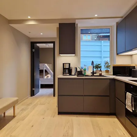 Brand New & High-end 3 Bedrooms 2 Bathrooms