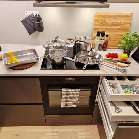 Brand New & High-end 3 Bedrooms 2 Bathrooms Будинок відпочинку Берген