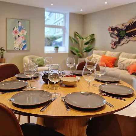 Brand New & High-end 3 Bedrooms 2 Bathrooms