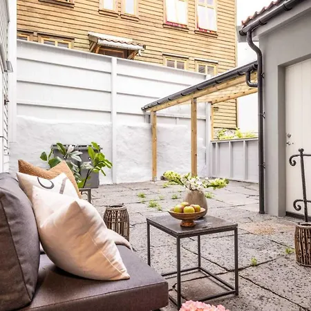 Brand New & High-end 3 Bedrooms 2 Bathrooms * Берген