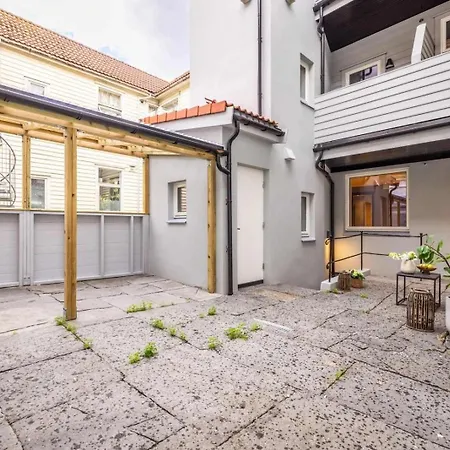 Brand New & High-end 3 Bedrooms 2 Bathrooms *