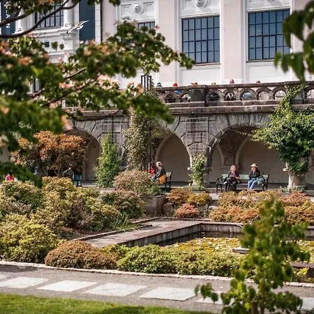 Будинок відпочинку Brand New & High-end 3 Bedrooms 2 Bathrooms *