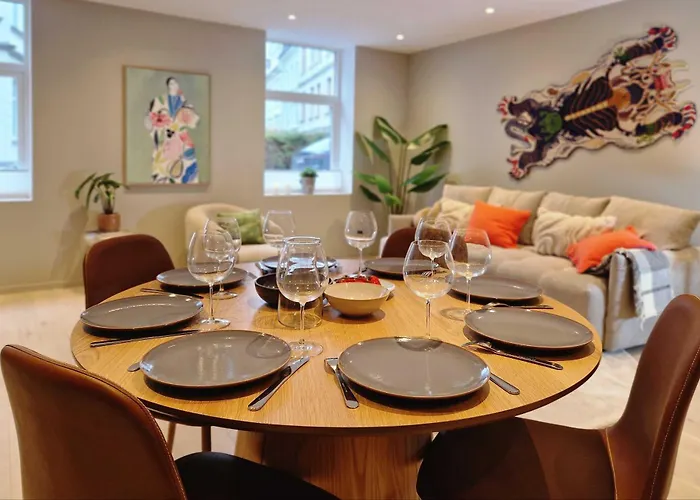 Brand New & High-end 3 Bedrooms 2 Bathrooms